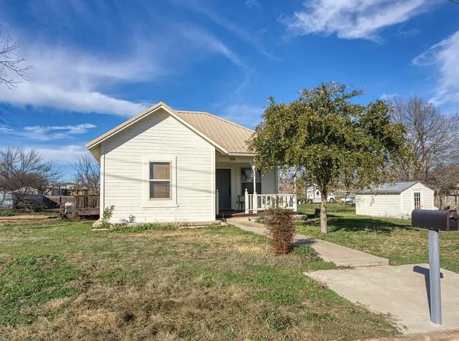 305 W Tarrant Street Llano TX 78643