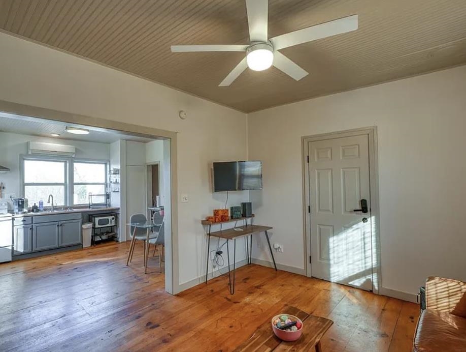 305 W Tarrant Street Llano TX 78643