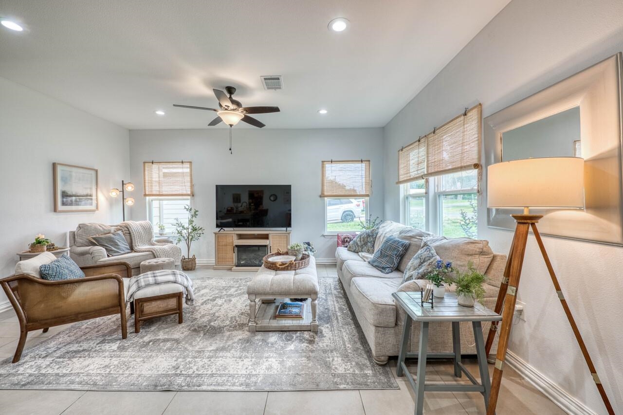 2210 Mcarthur Avenue Kingsland TX 78639