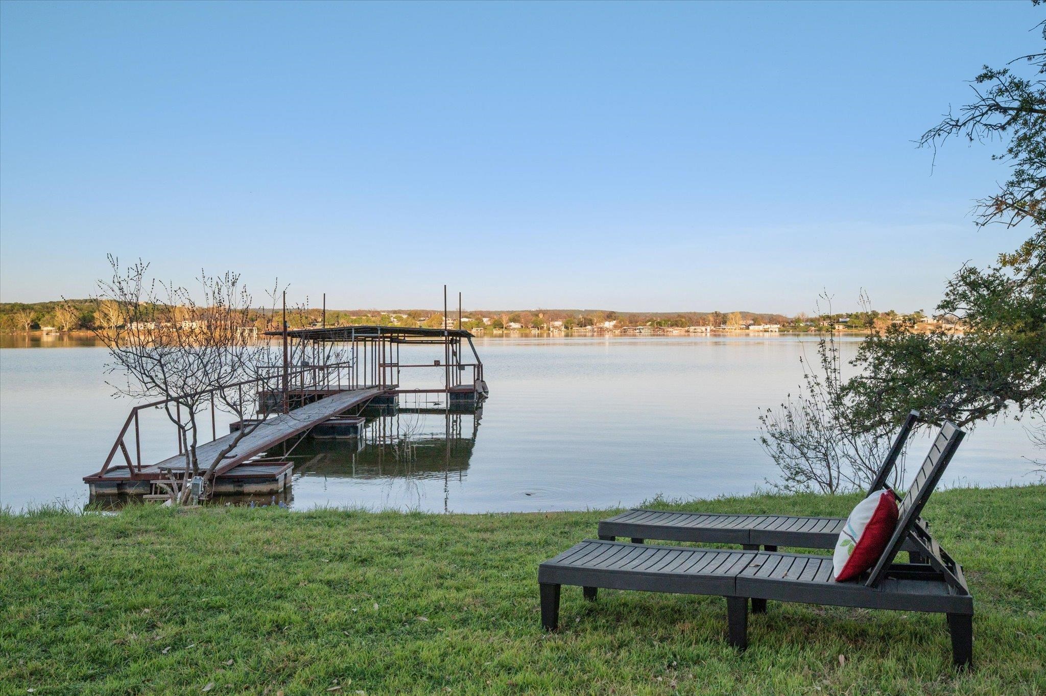 210 Lake Loop Tow TX 78672