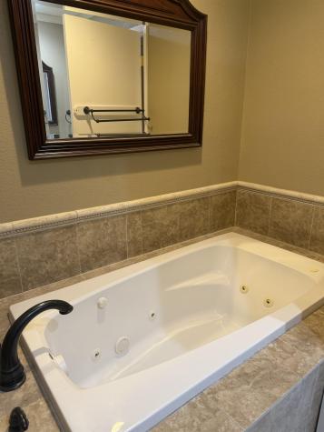 1306 E Wallace Street Llano TX 78643