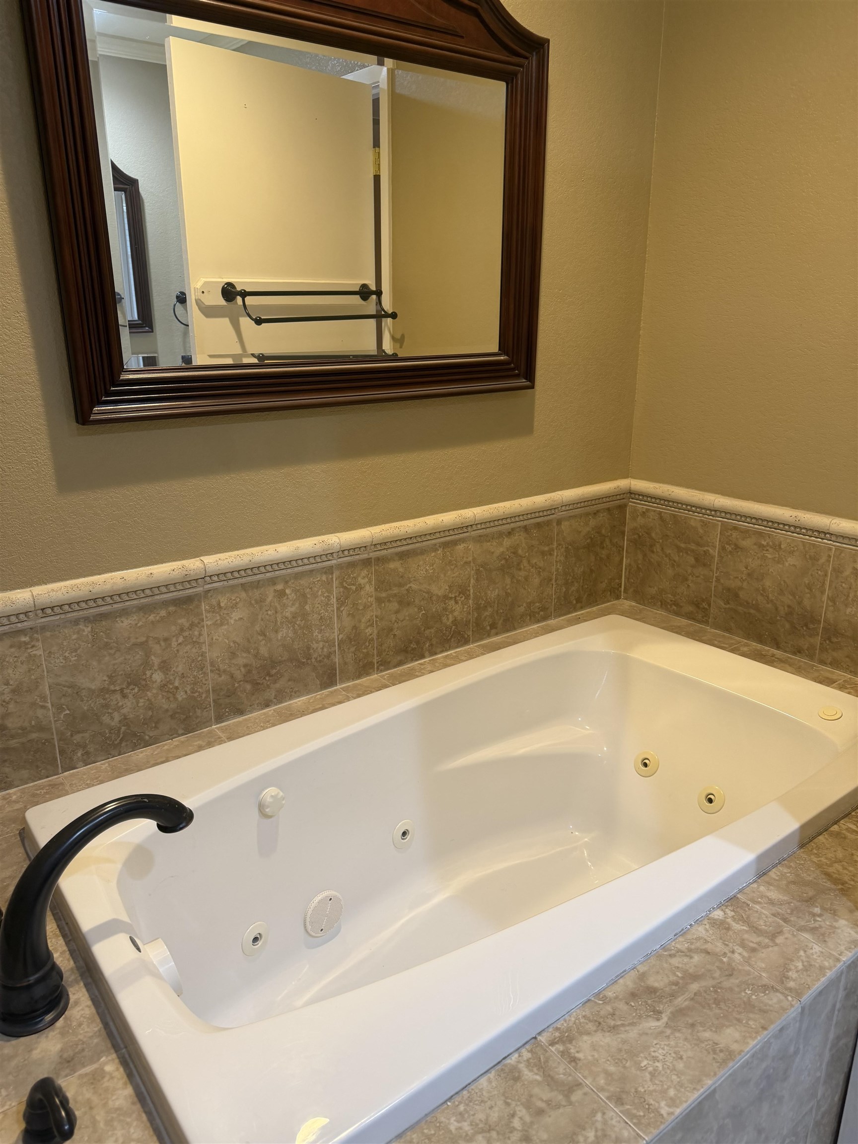 1306 E Wallace Street Llano TX 78643
