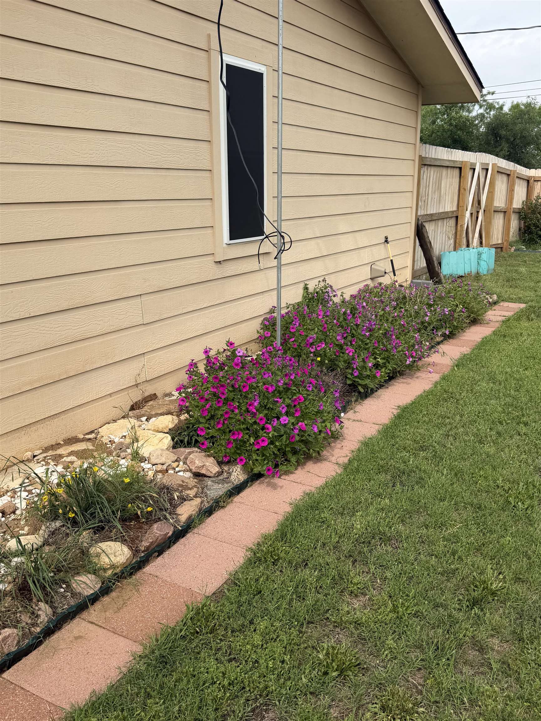 1306 E Wallace Street Llano TX 78643