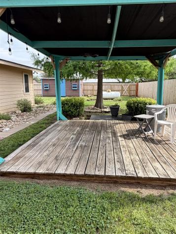 1306 E Wallace Street Llano TX 78643