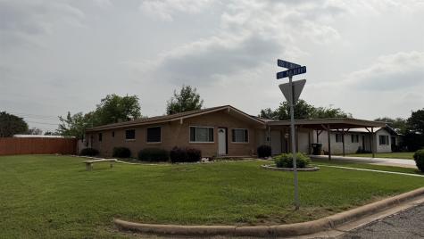 1306 E Wallace Street Llano TX 78643