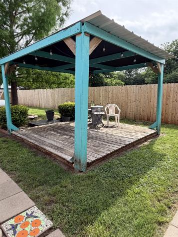 1306 E Wallace Street Llano TX 78643