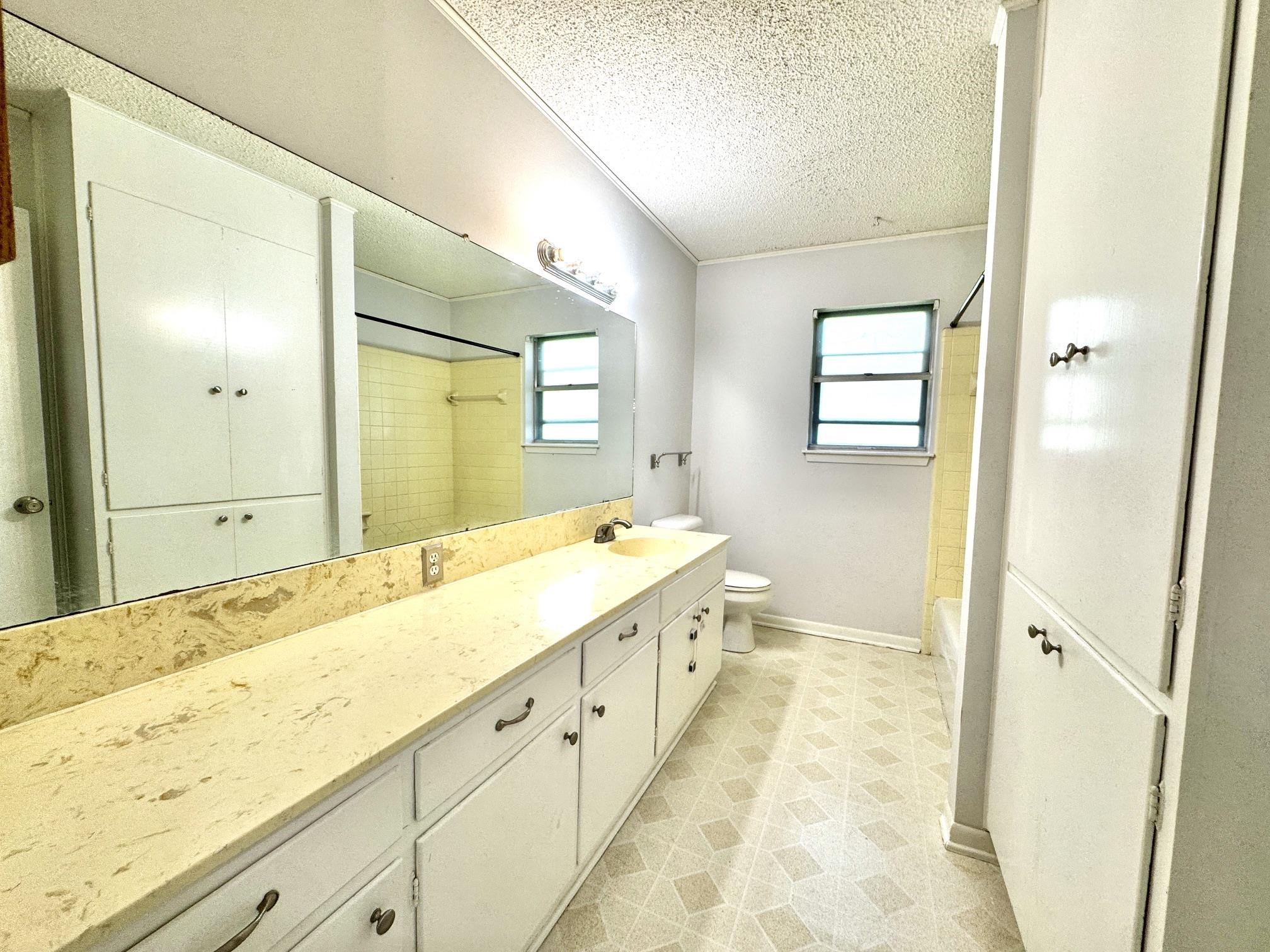 102 E Wallace Street Llano TX 78643