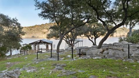 1204 Los Escondidos Street Marble Falls TX 78654