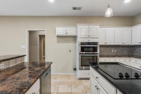 340 Columbine Meadowlakes TX 78654