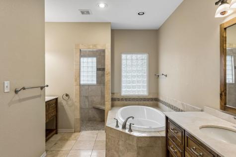 340 Columbine Meadowlakes TX 78654