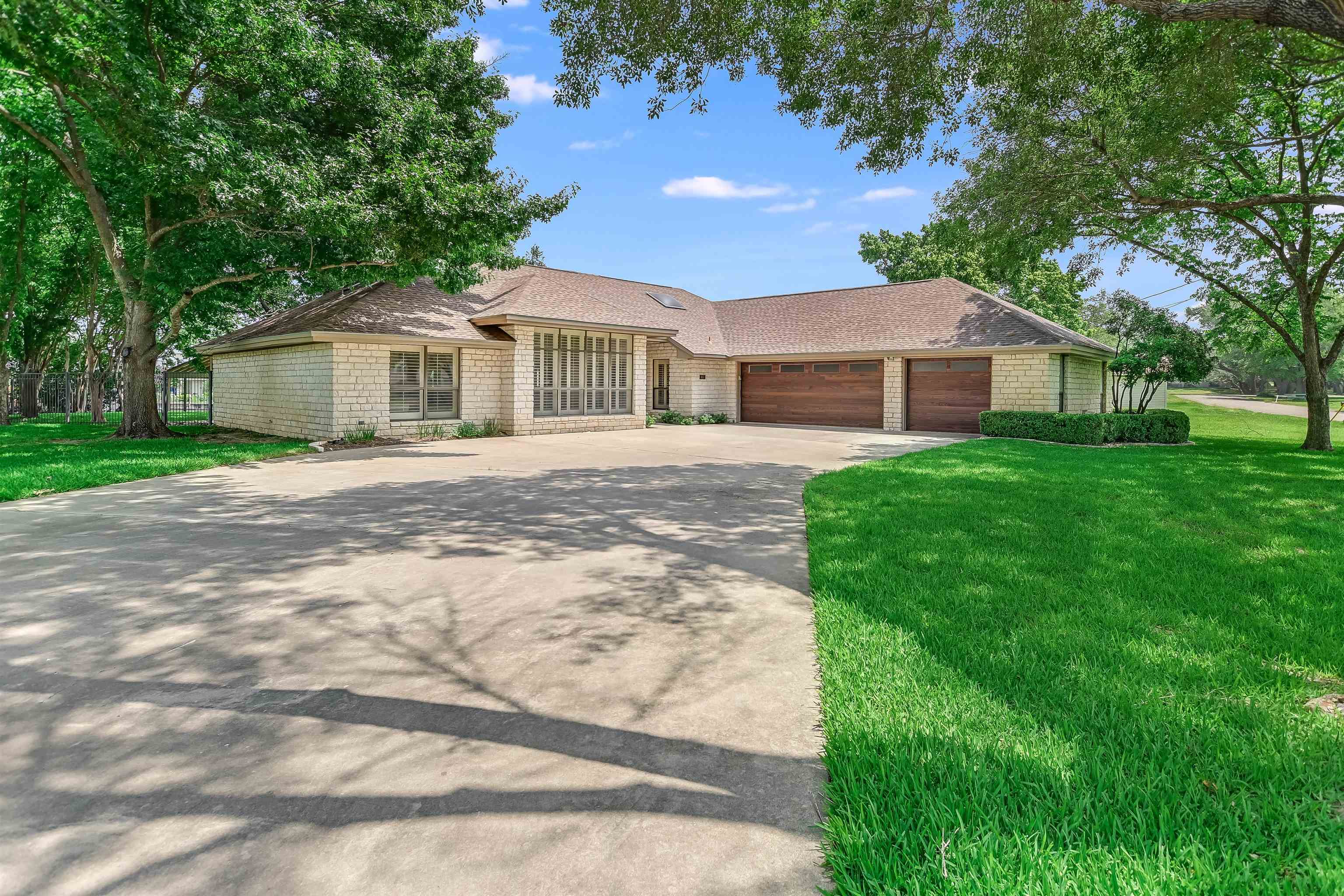 407 Lake Point Drive Horseshoe Bay TX 78657