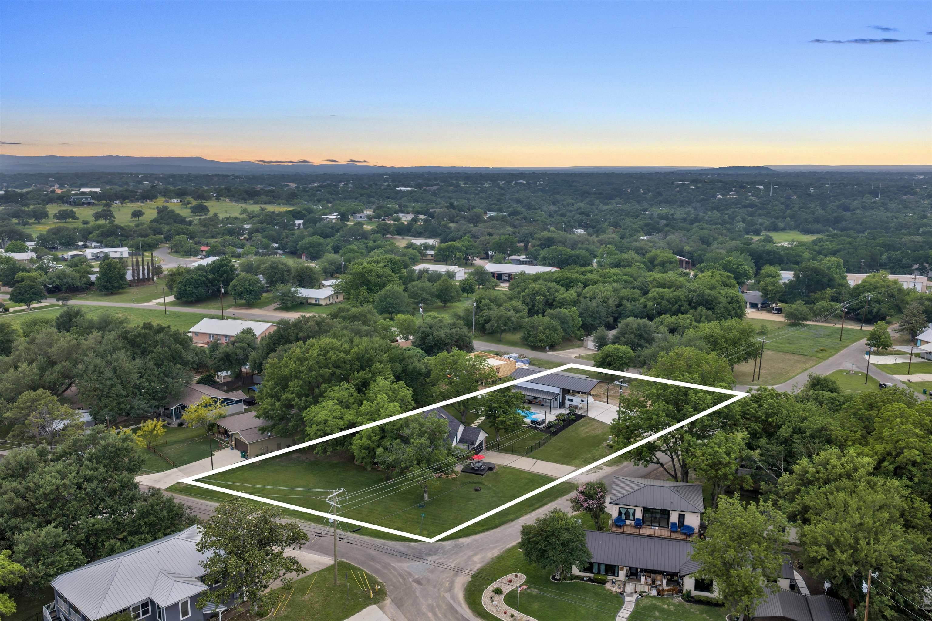 1701 Bluebonnet Lane Kingsland TX 78639