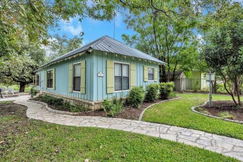200 Highland Drive Kingsland TX 78639