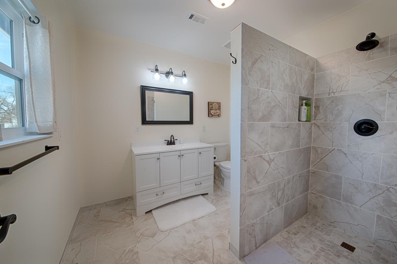 518 E Bluebriar Drive Granite Shoals TX 78654