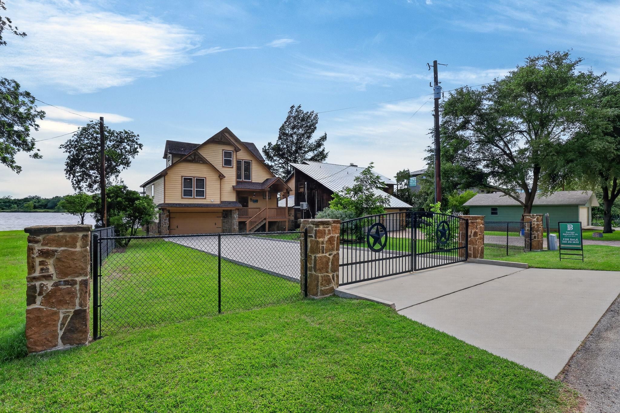 1002 Scenic Loop Kingsland TX 78639