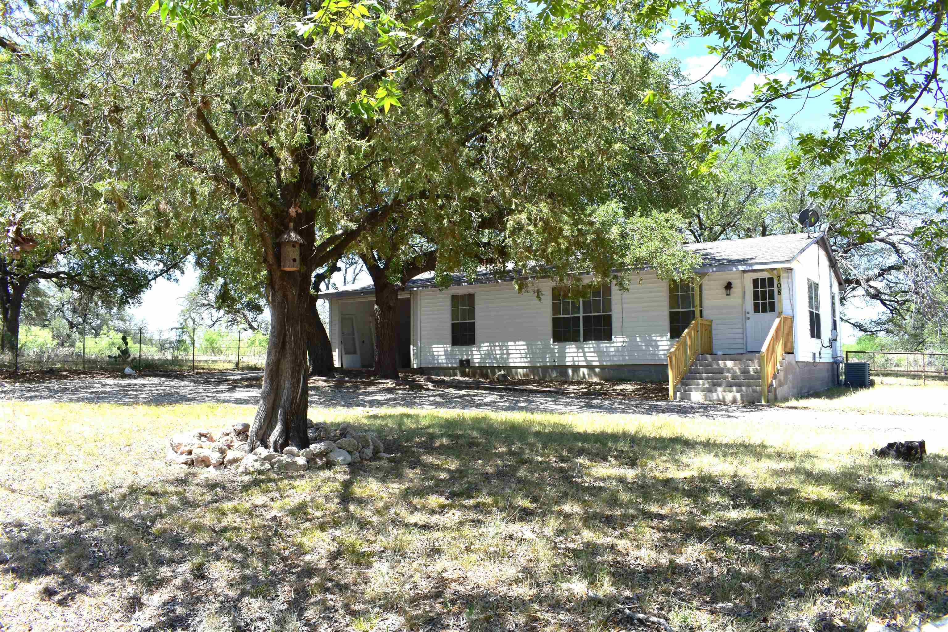 708 N Ridge Street Lampasas TX 76550