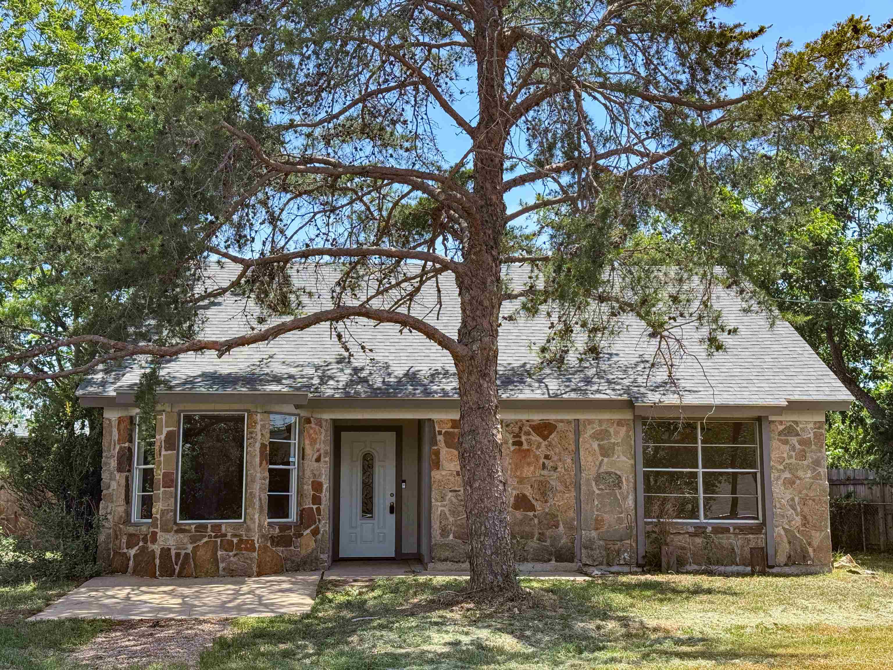 400 N River Oaks Drive Burnet TX 78611