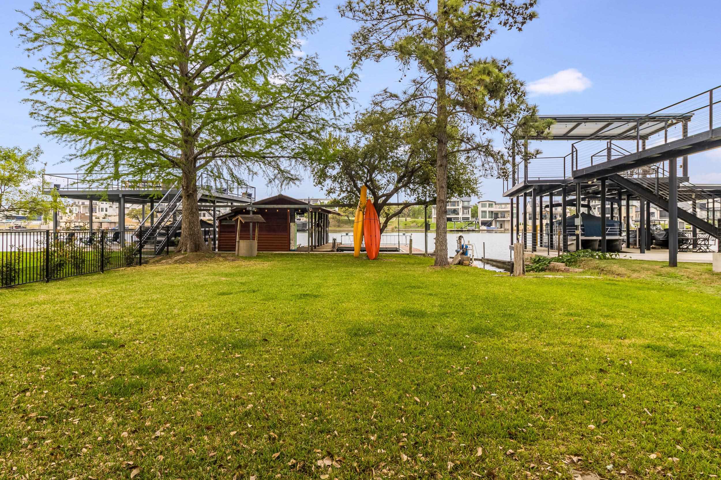 320 Harris Loop Kingsland TX 78639