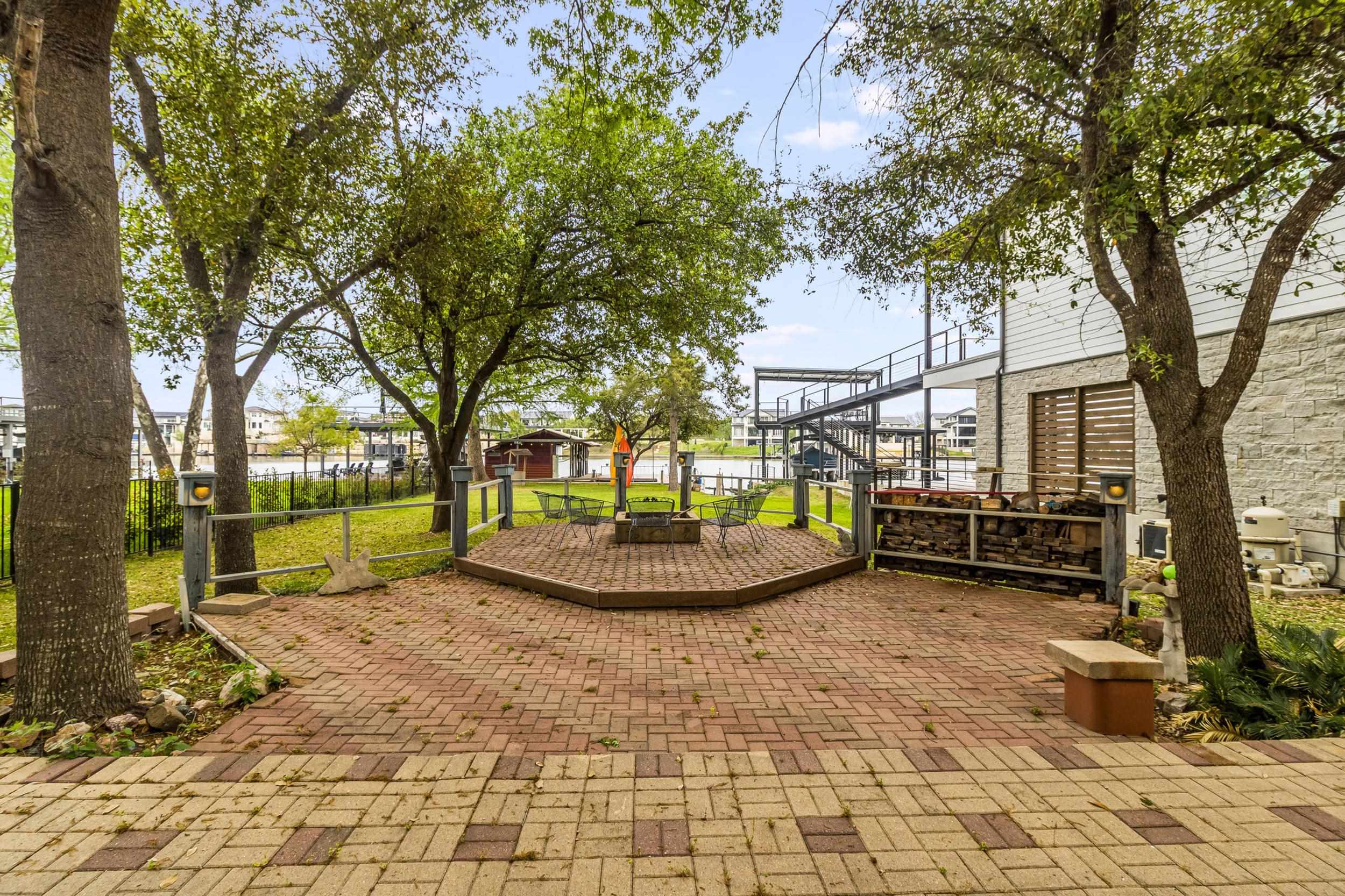 320 Harris Loop Kingsland TX 78639
