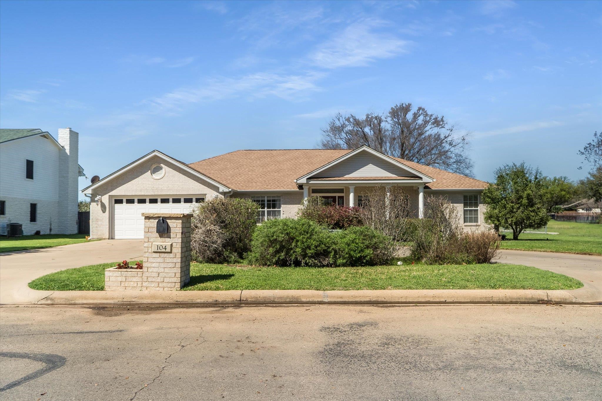 104 Firestone Place Meadowlakes TX 78654