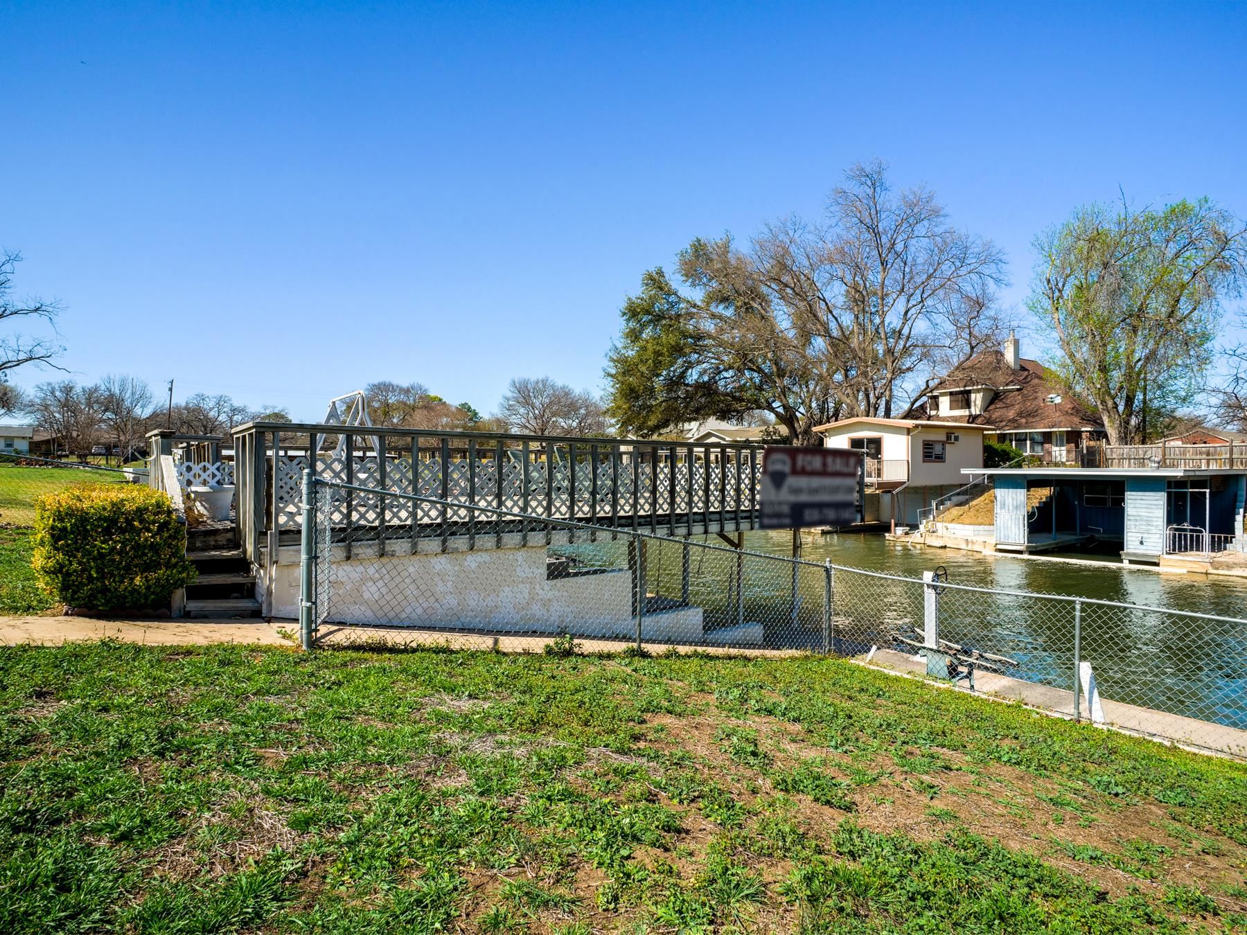 106 Flamingo Circle Highland Haven TX 78654