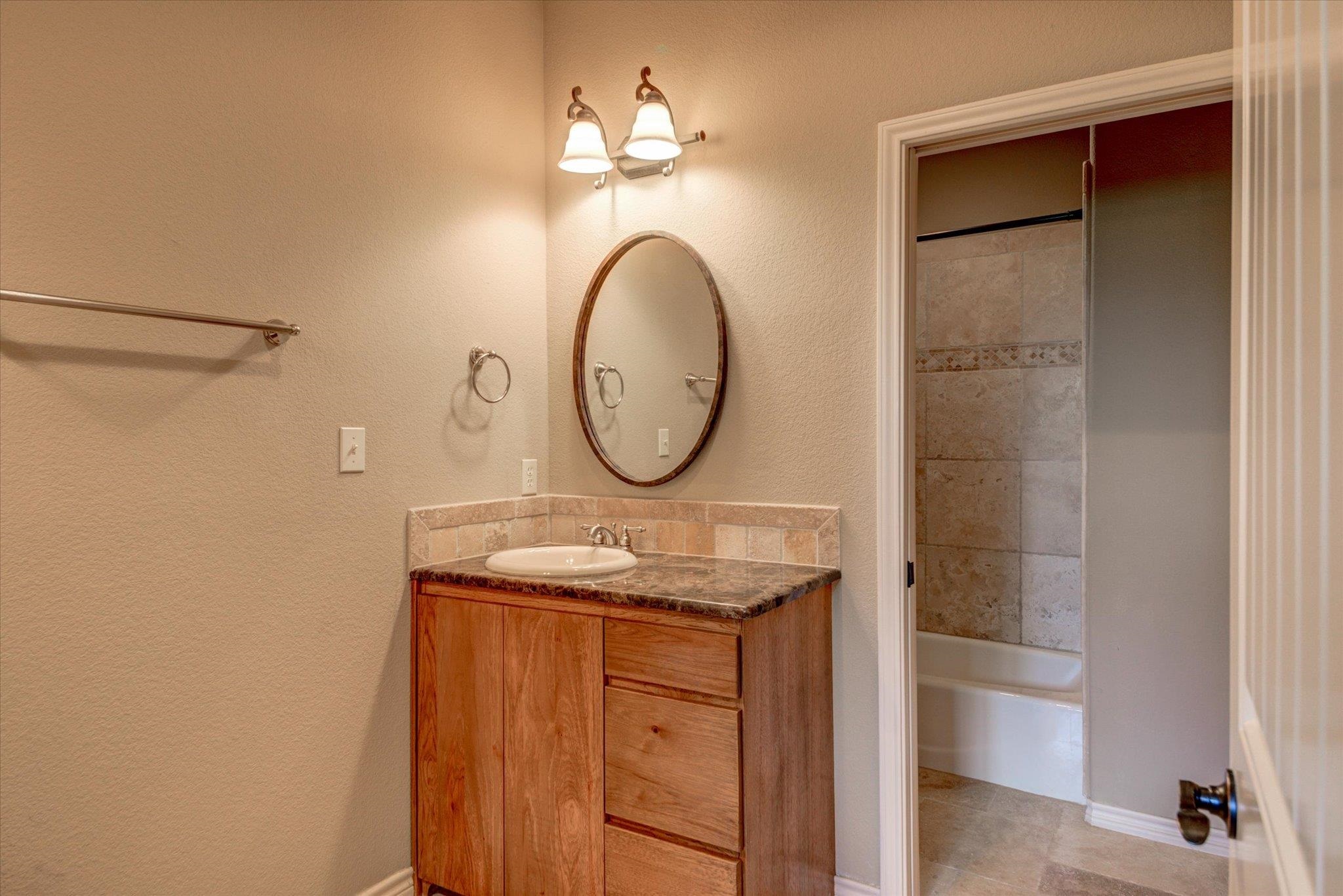 208 Colina Cove Kingsland TX 78639