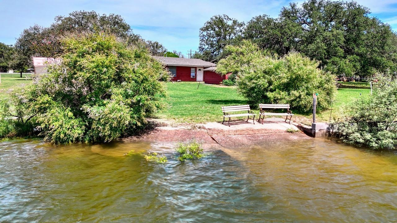 110 W Lakecrest Drive Bluffton TX 78607
