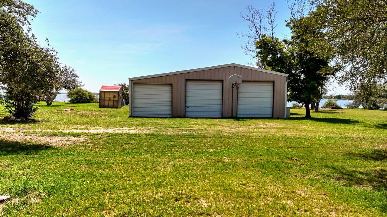 110 W Lakecrest Drive Bluffton TX 78607
