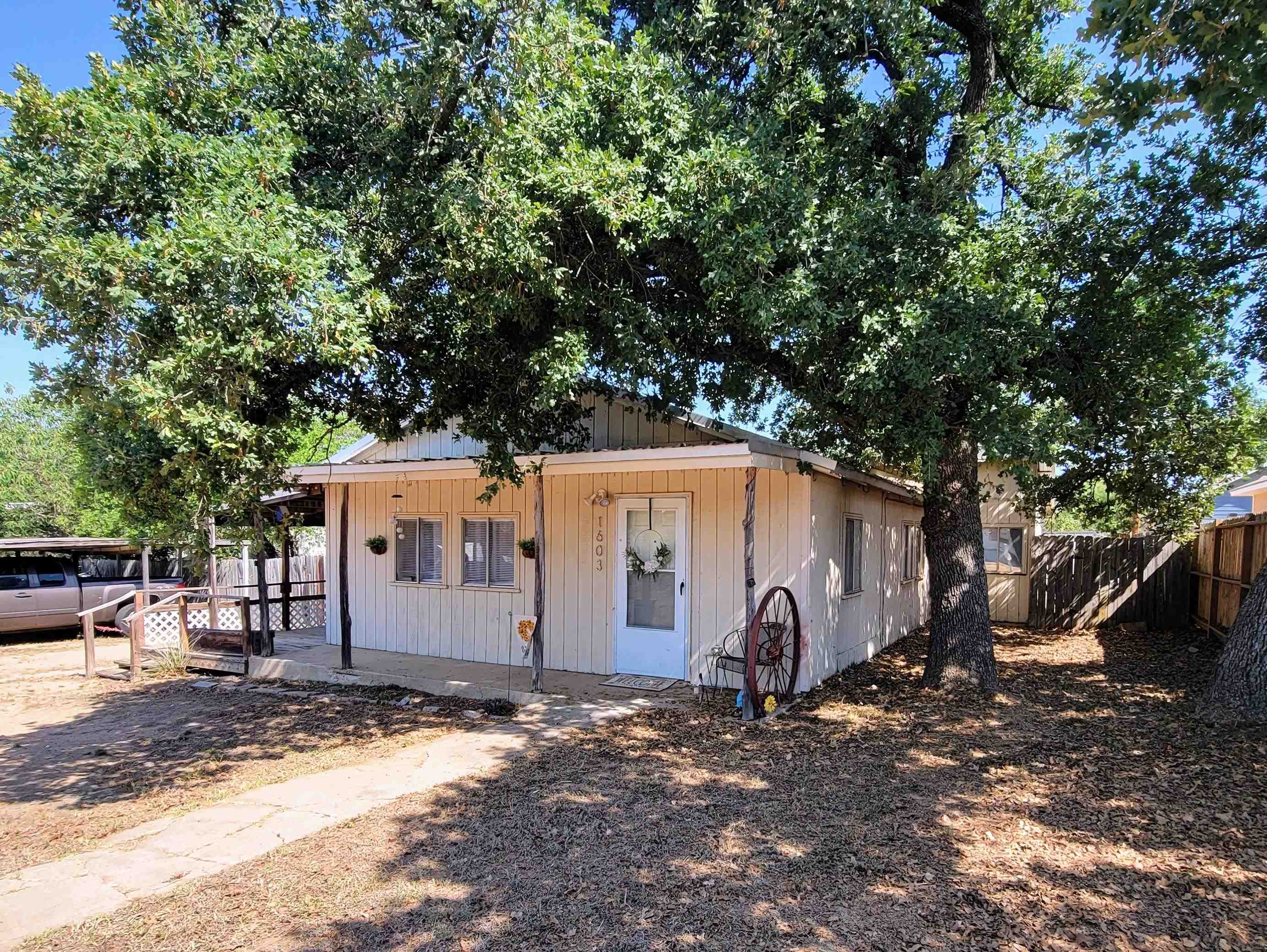 1603 Geronimo Trail Kingsland TX 78639