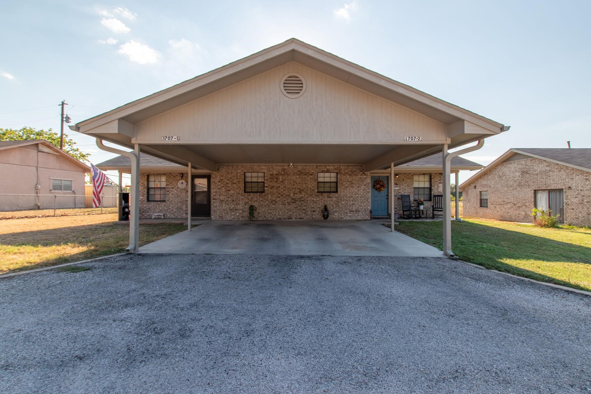 1707 E 4th Street Lampasas TX 76550