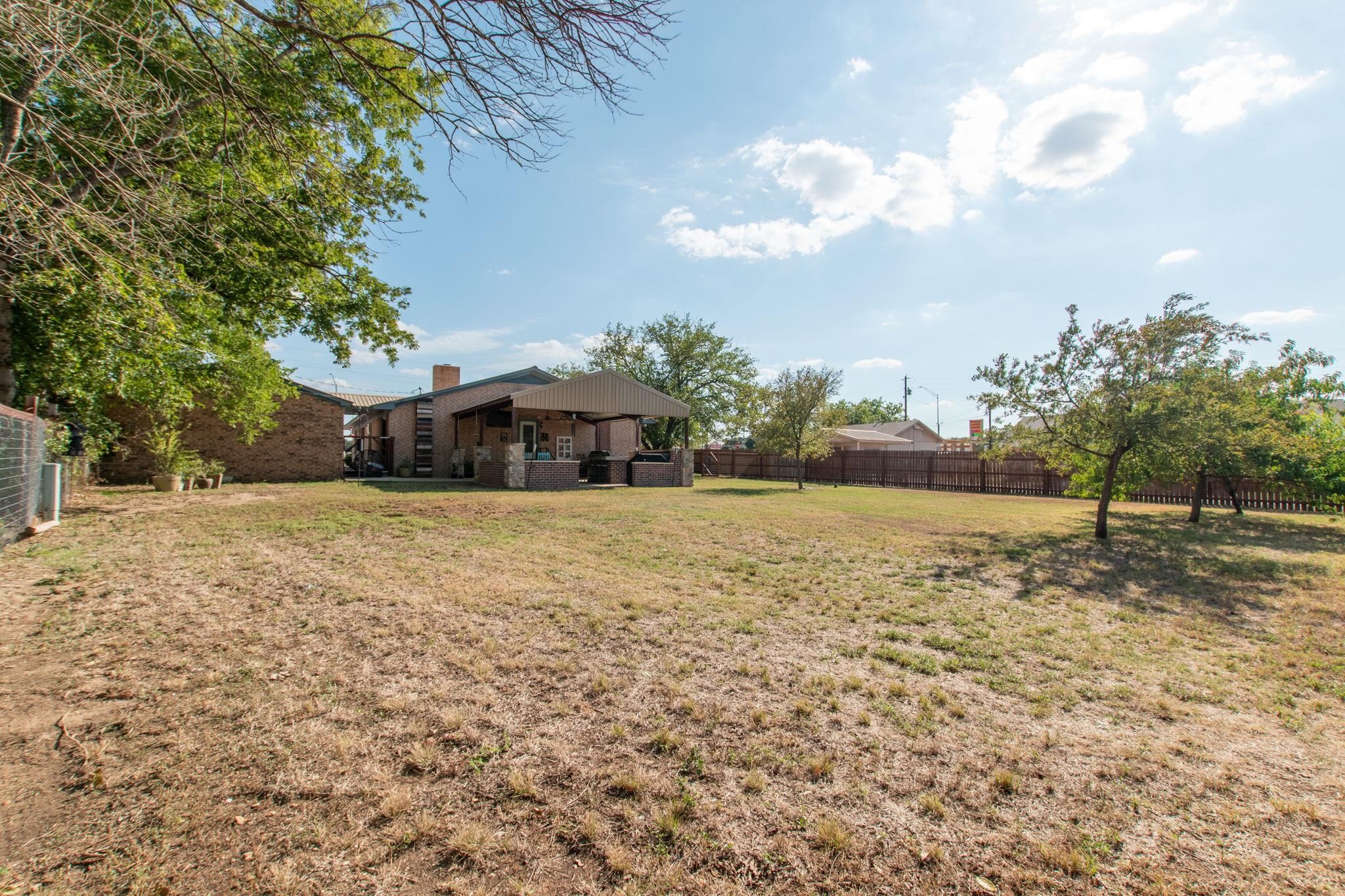 1707 E 4th Street Lampasas TX 76550