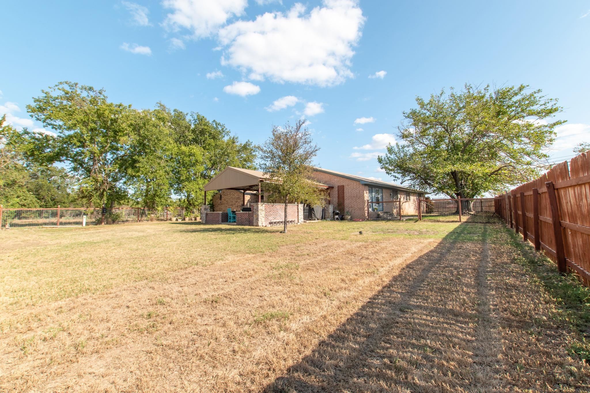 1707 E 4th Street Lampasas TX 76550