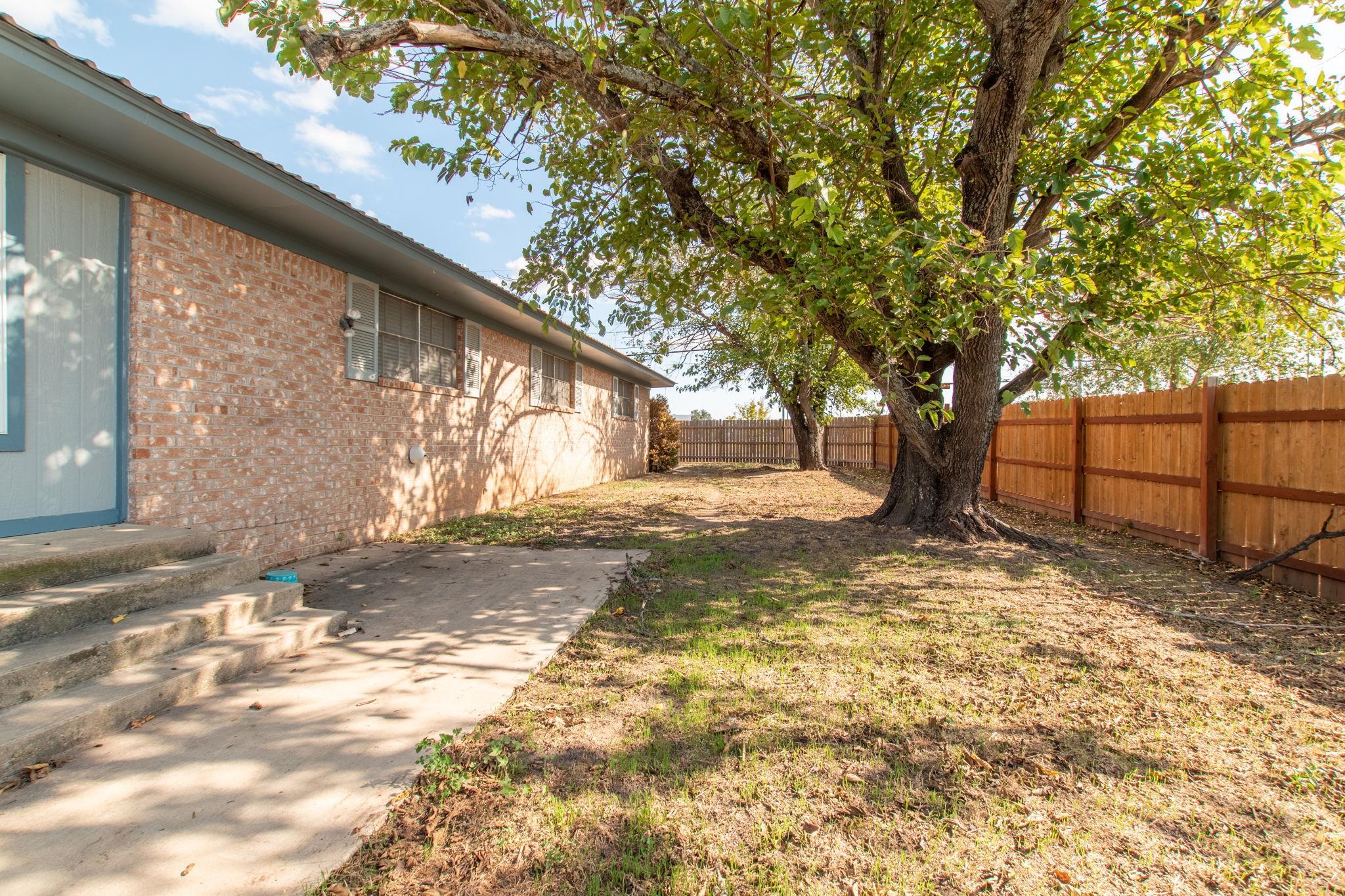 1707 E 4th Street Lampasas TX 76550