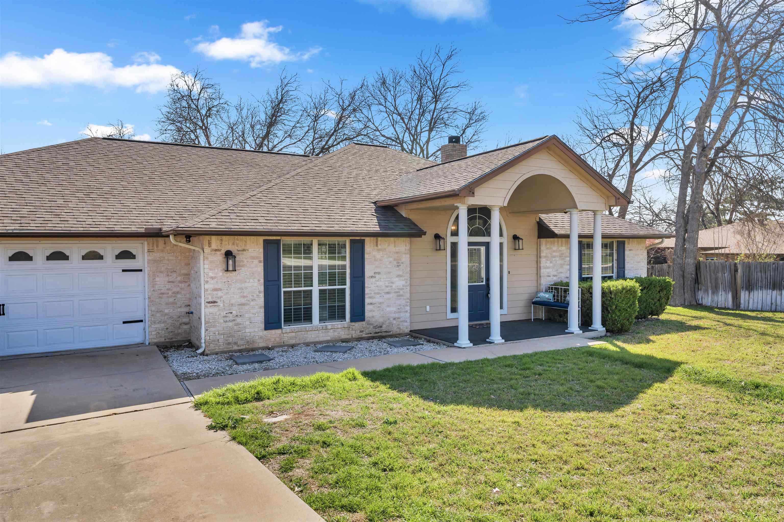 185 Broadmoor Street Meadowlakes TX 78654