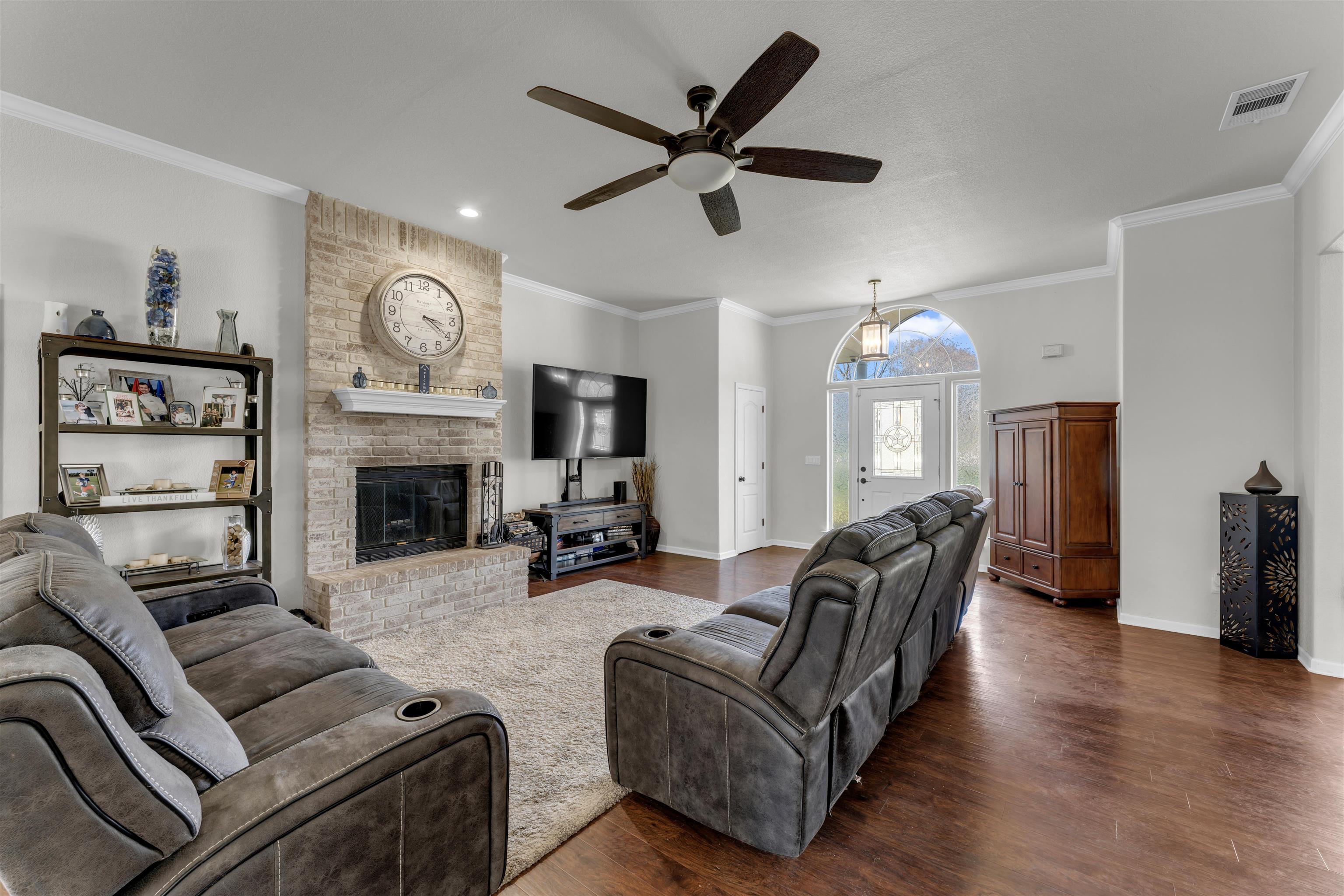185 Broadmoor Street Meadowlakes TX 78654
