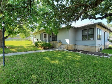 601 W 5th Street Lampasas TX 76550