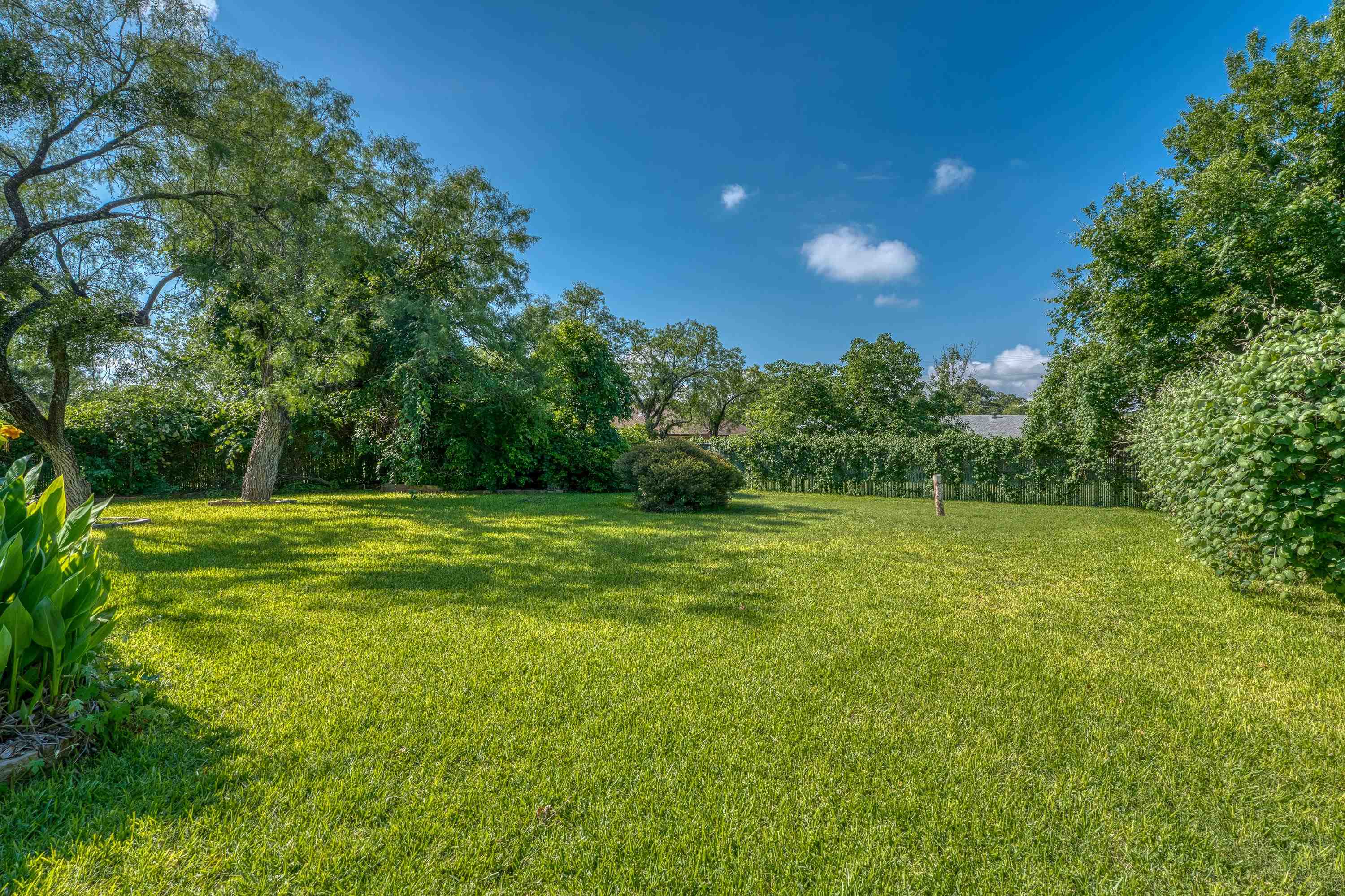 300 Redbird Street Highland Haven TX 78654