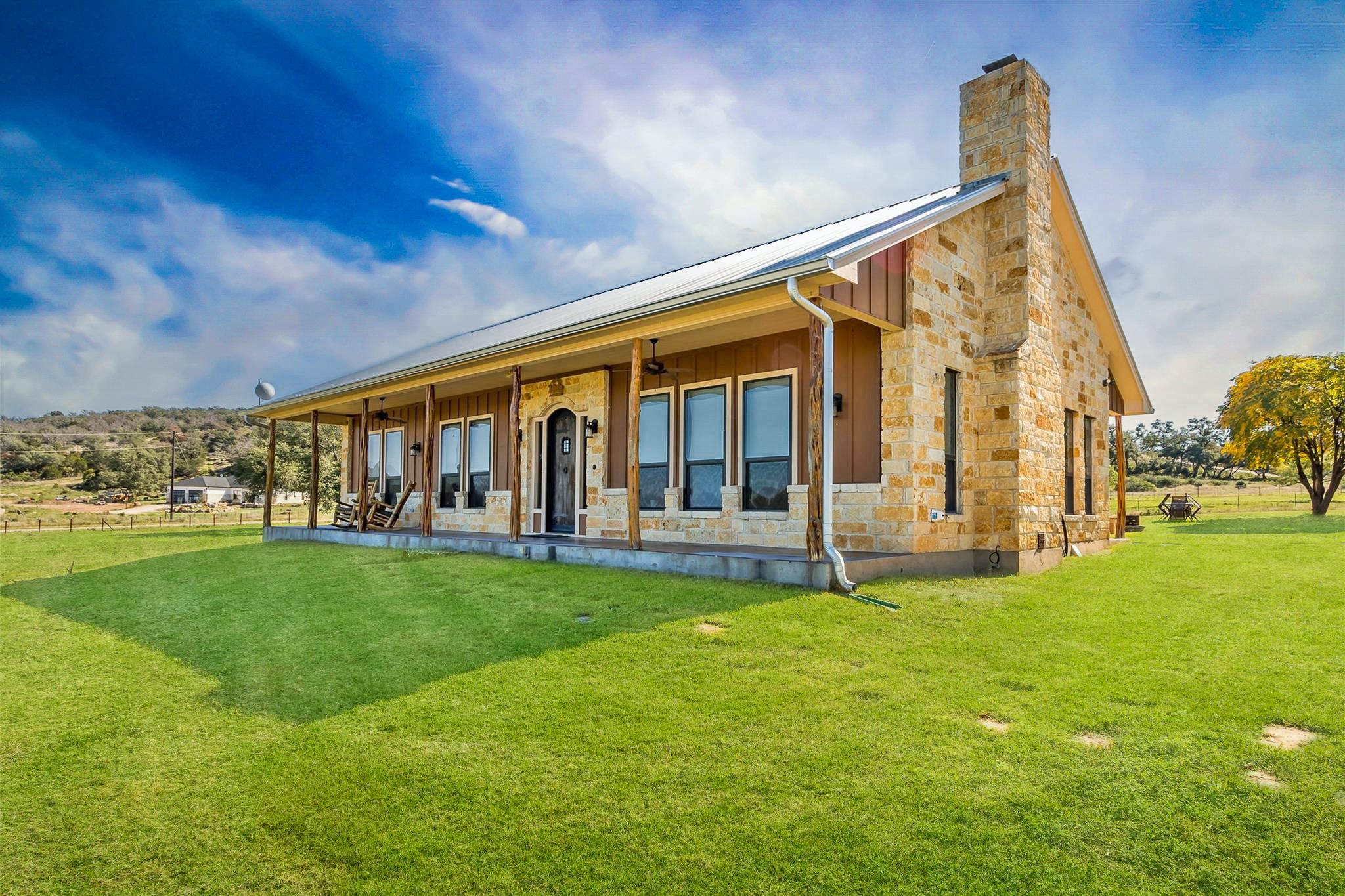 800 Quarter Horse Circle Kingsland TX 78639
