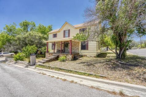 108 N Walnut Street Lampasas TX 76550