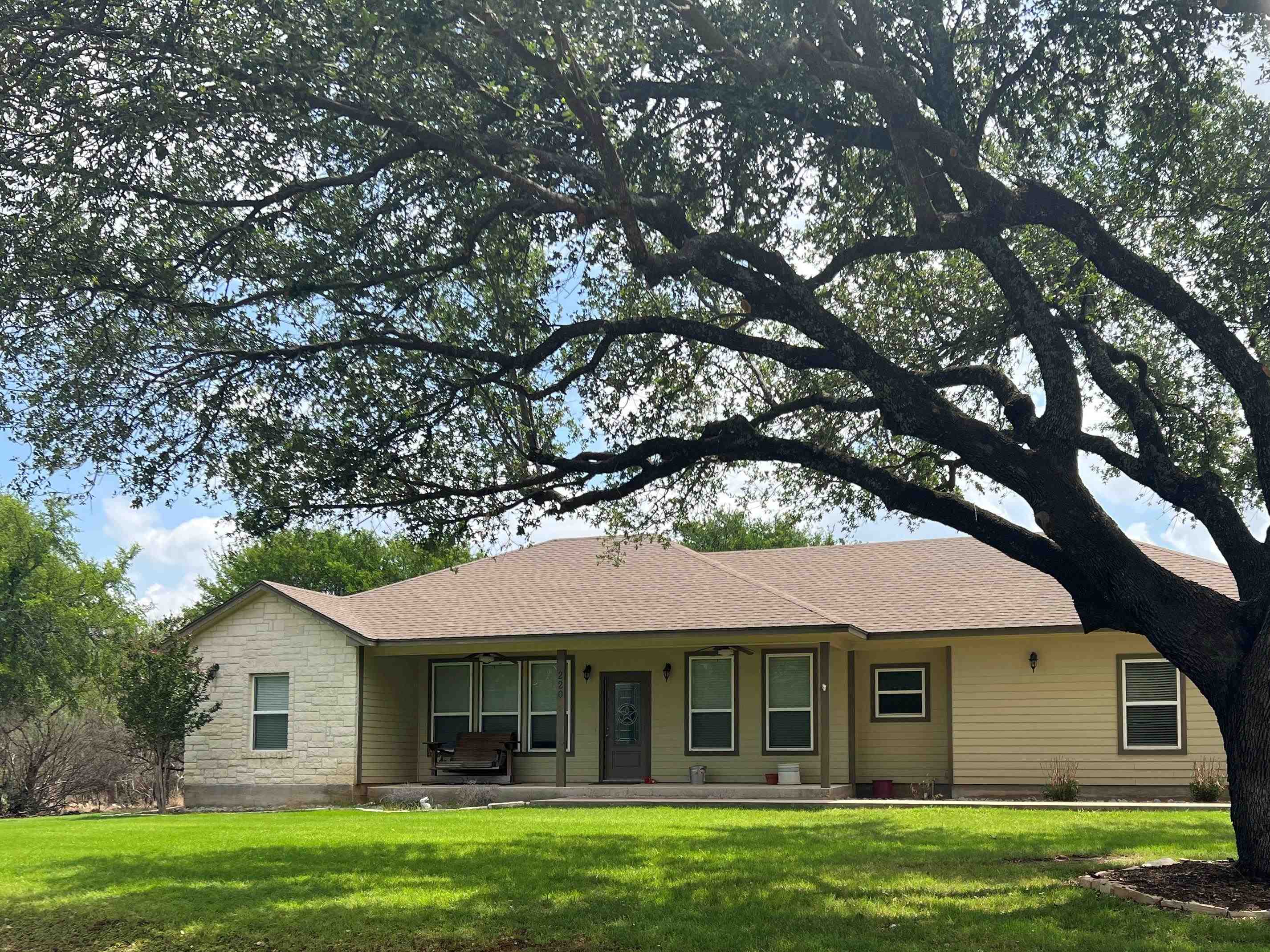 220 W Briarway Drive Granite Shoals TX 78654