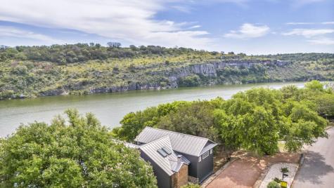 702 Los Escondidos Marble Falls TX 78654