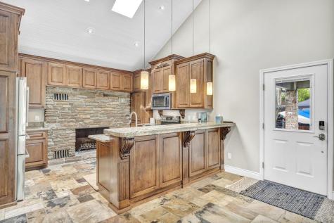 702 Los Escondidos Marble Falls TX 78654