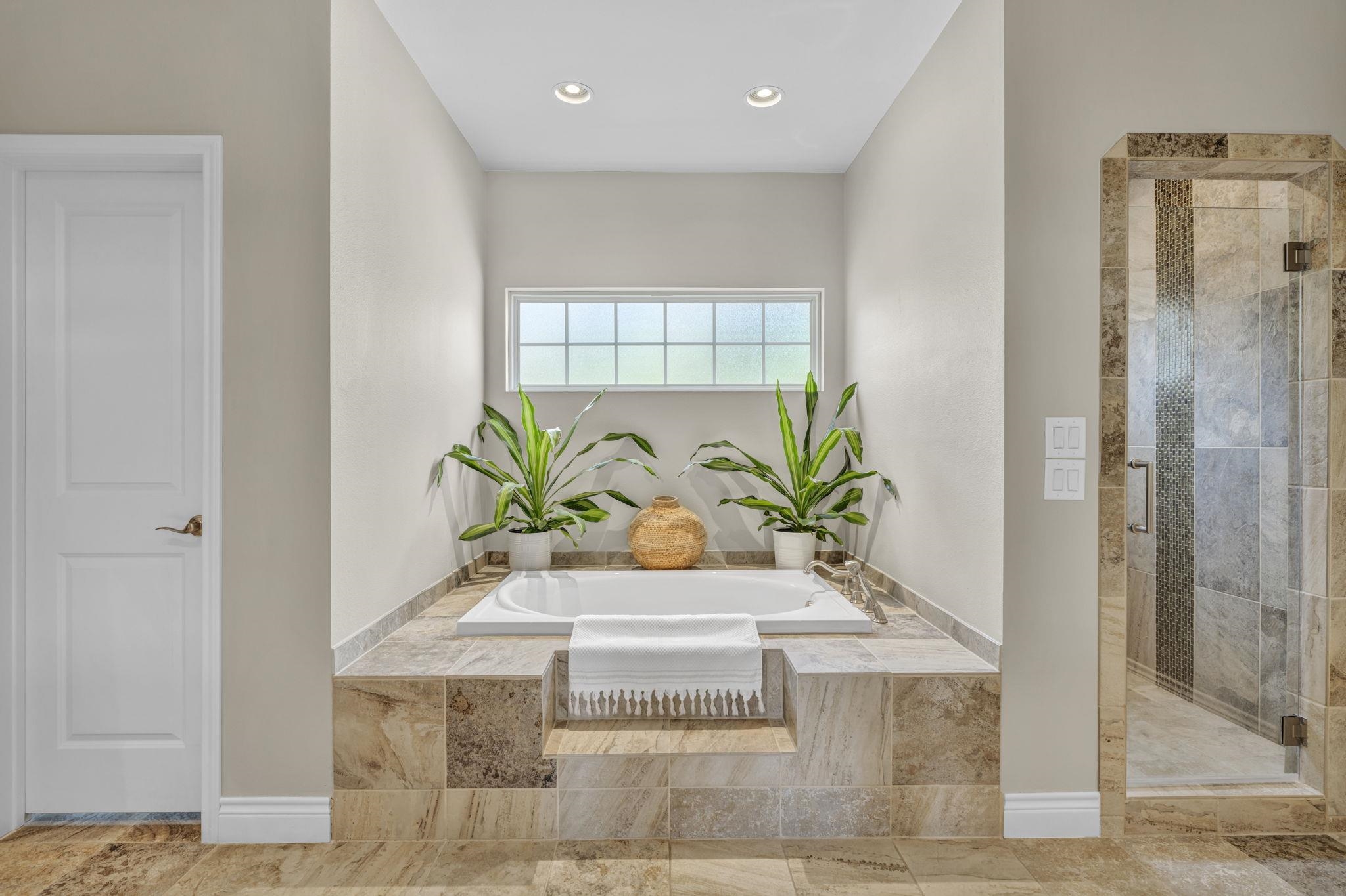 702 Los Escondidos Marble Falls TX 78654