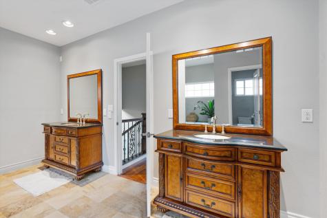 702 Los Escondidos Marble Falls TX 78654