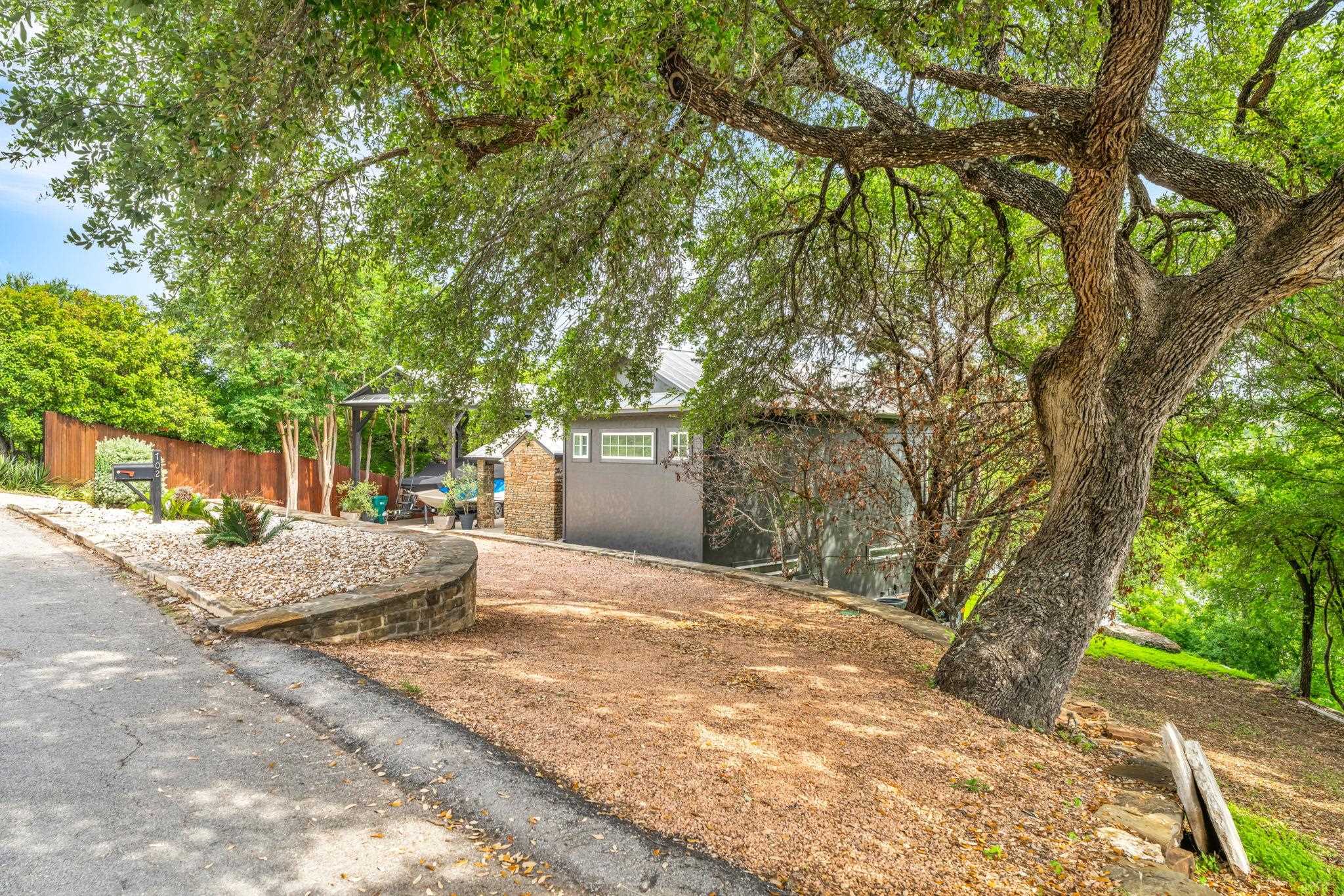 702 Los Escondidos Marble Falls TX 78654