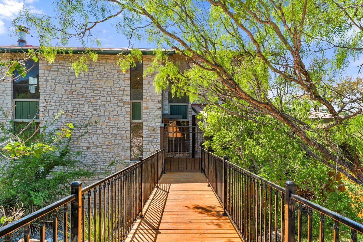 100 Semi Circle Horseshoe Bay TX 78657