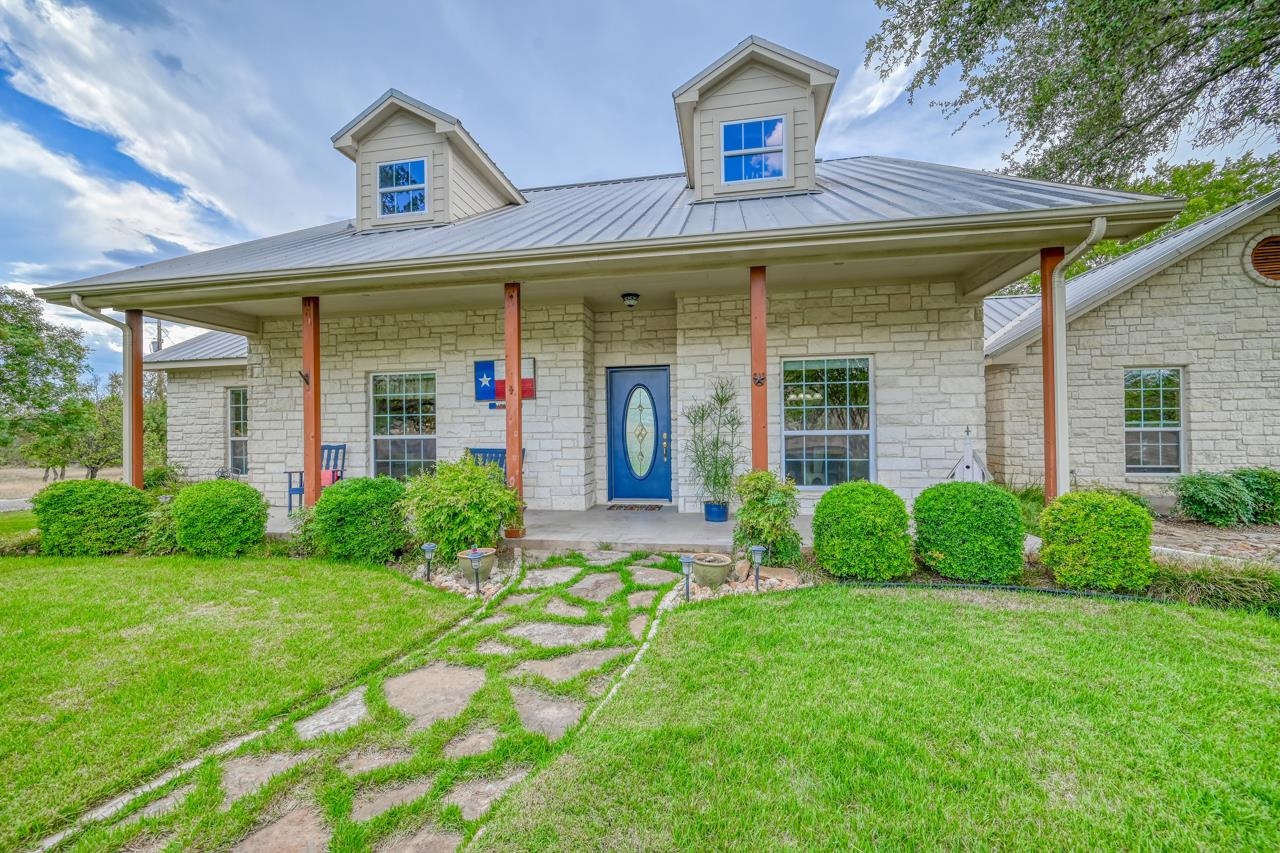 404 Oak Ridge Trail Kingsland TX 78639