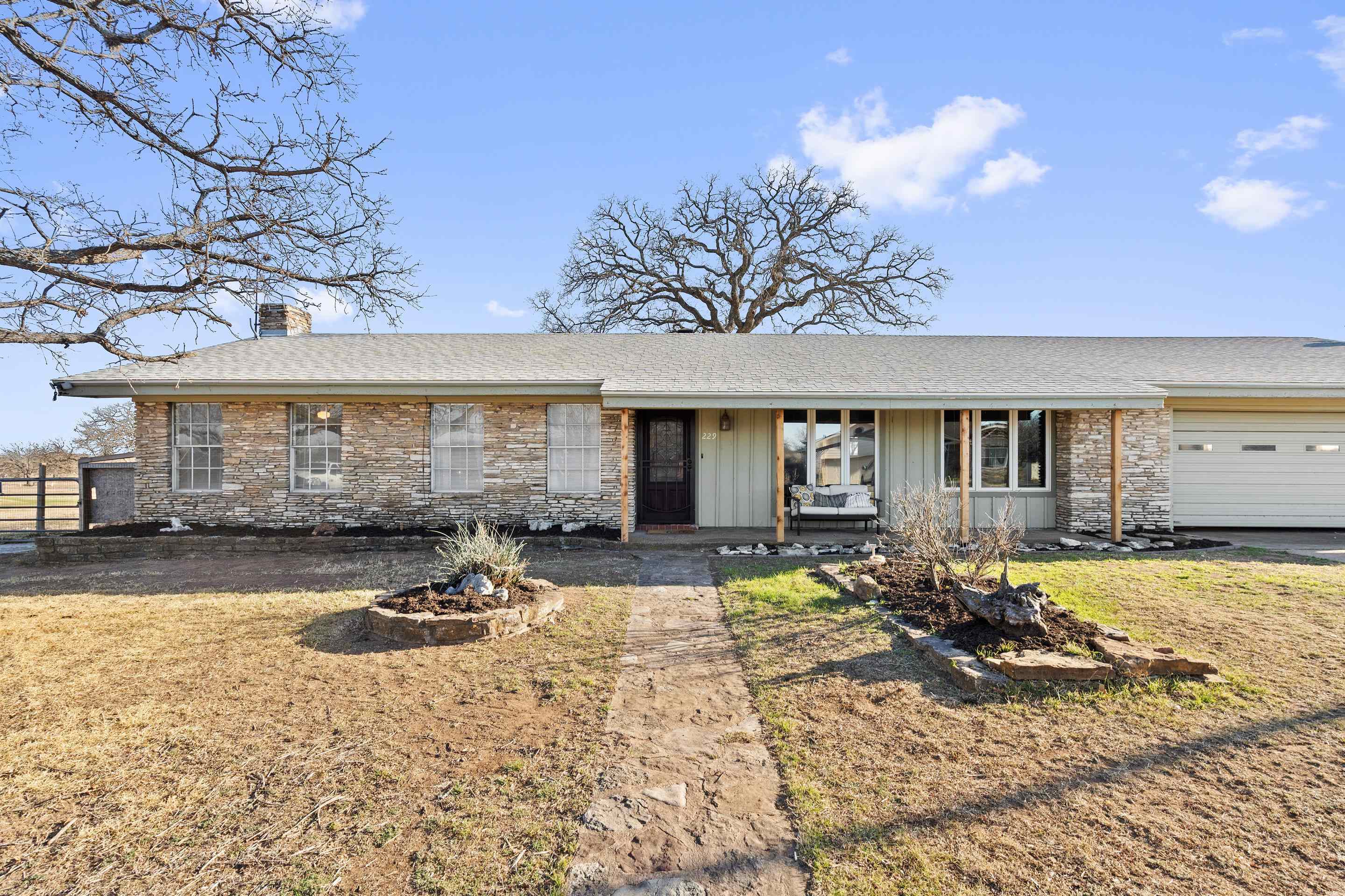 229 Woodlawn Drive Kingsland TX 78639