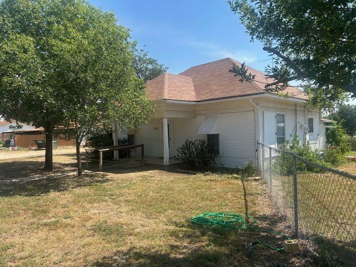 304 N Oak Richland Springs TX 76871