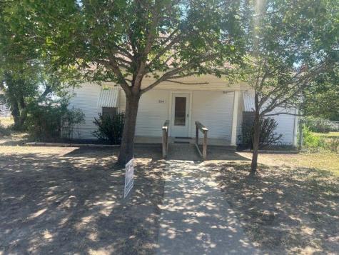 304 N Oak Richland Springs TX 76871